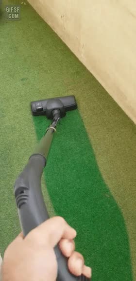 황사가 지나간 뒤 발코니 청소