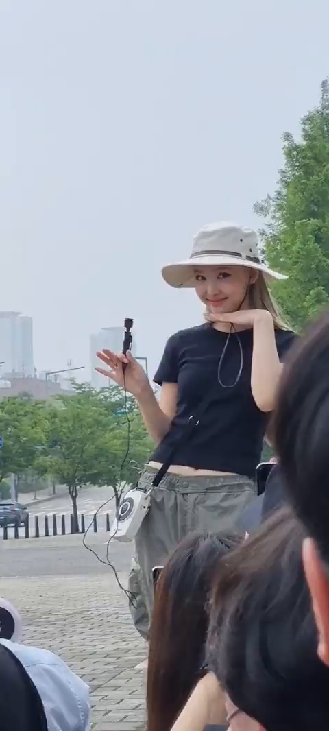 누나라고 부르는 팬 나이가 궁금했던 트와이스 나연