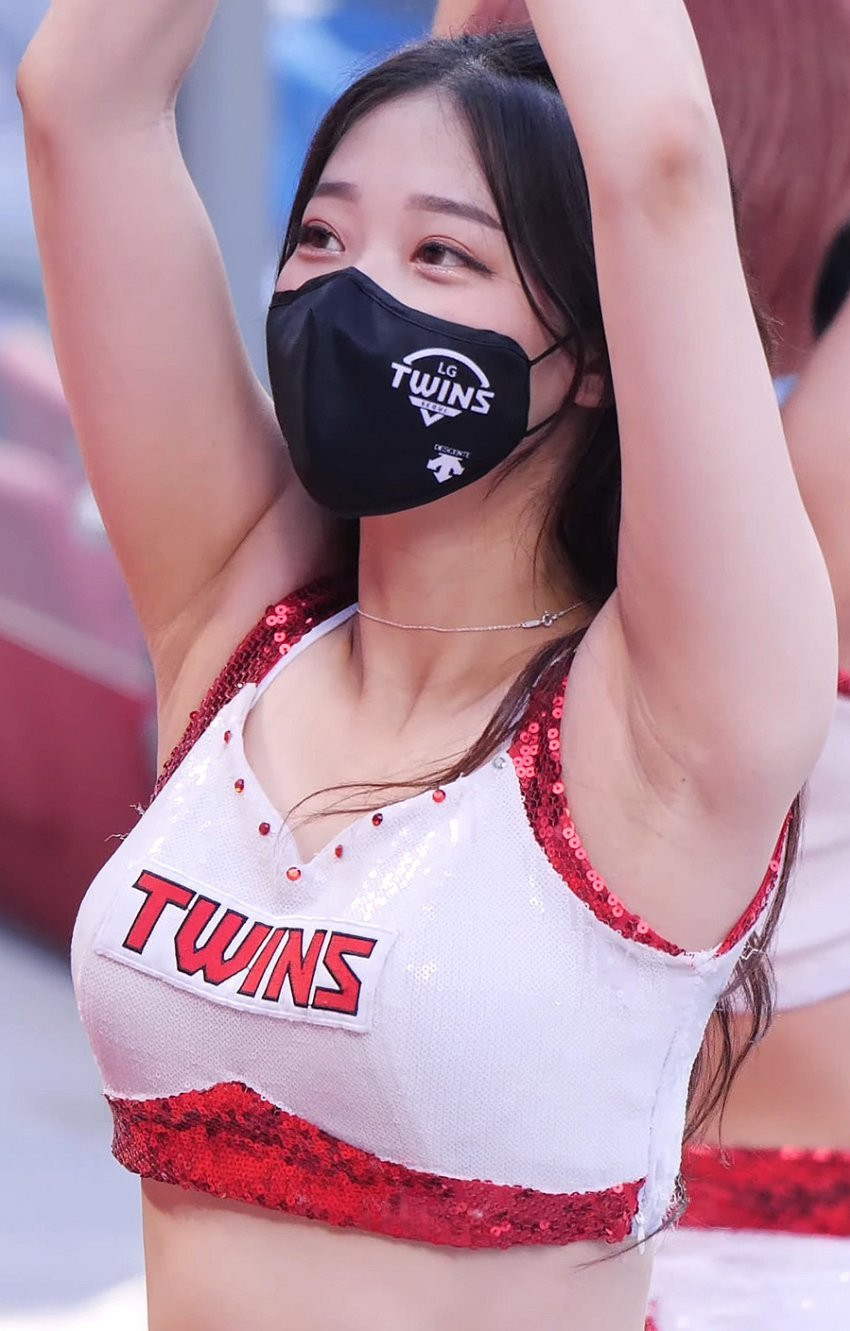최근 복귀 소식 뜬 은퇴한 치어리더 눈나...