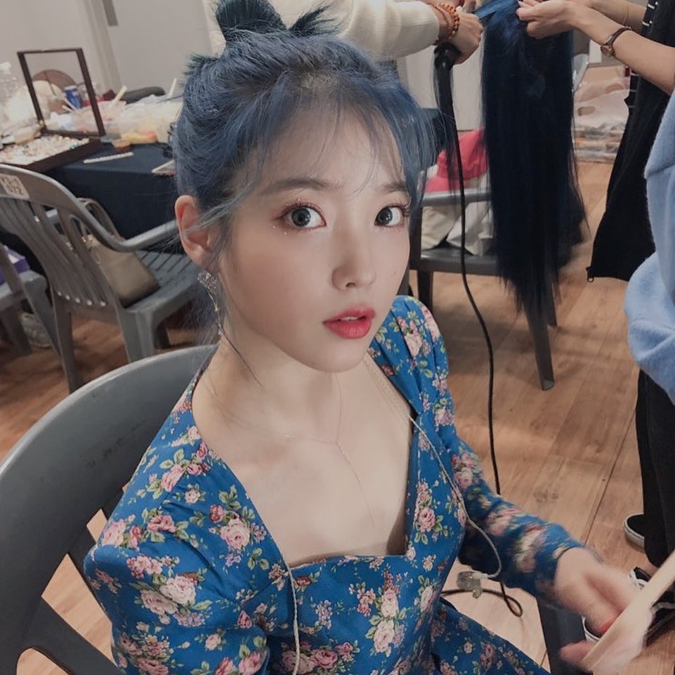 “분위기 미쳤다” 유인나가 콘서트 놀러 가서 찍었다는 아이유 사진