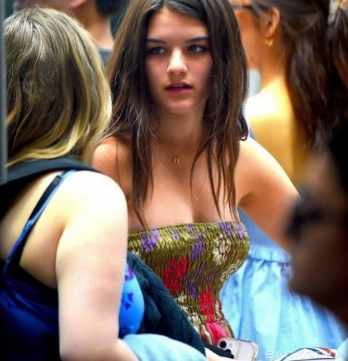 탐 크루즈 유전자 제대로 물려받은 16살짜리 딸 최근 모습