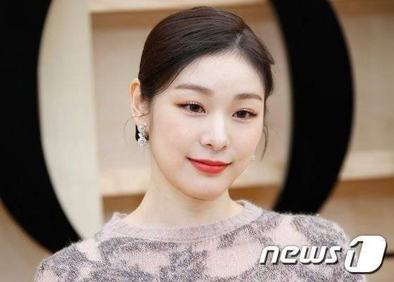 오늘자 드디어 한자리에 모인 김연아, 지수, 수지