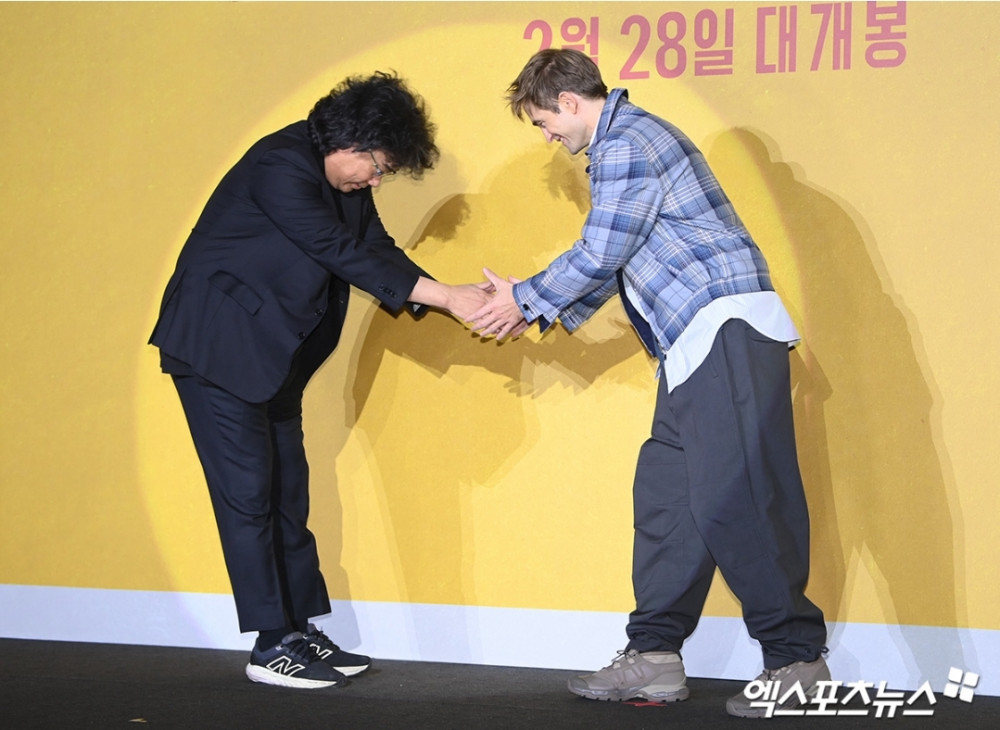 영화 '미키17' 봉준호 감독x로버트 패틴슨 투샷